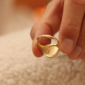 The Legacy – Large Oval Signature Ring In 9ct Yellow Gold
