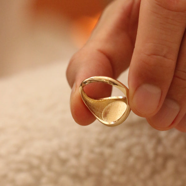 The Legacy – Large Oval Signature Ring In 9ct Yellow Gold