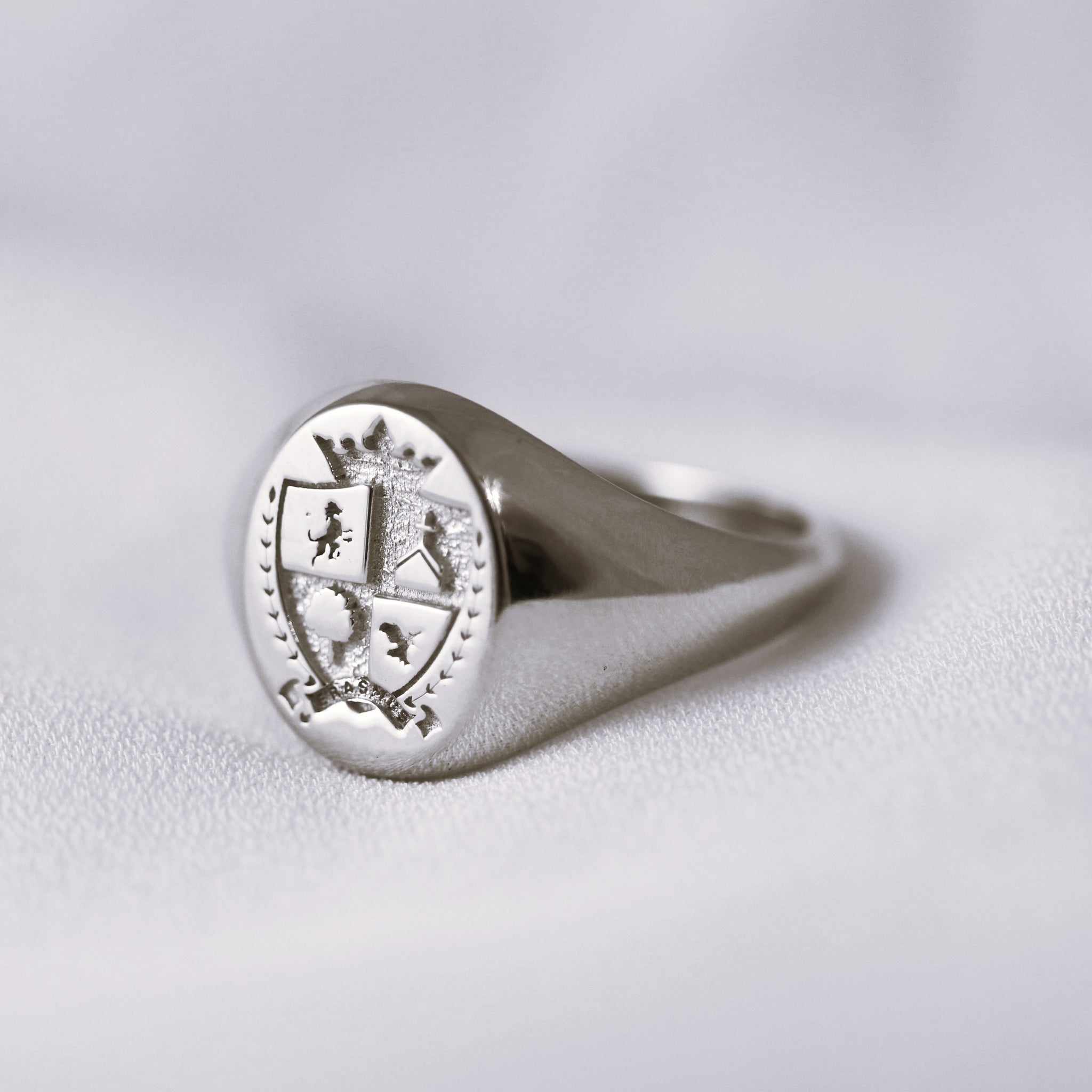 The Heritage – Unisex Oval Signature Ring 9ct White Gold